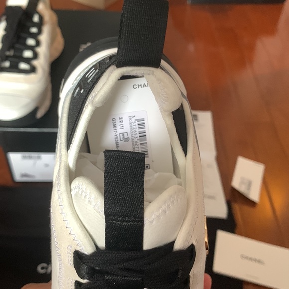 Never worn white 100 percent authentic Chanel sneakers - Picture 4 of 10